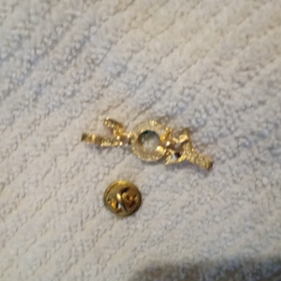 JOY Christmas Lapel Pin Vintage - Picture 2 of 8